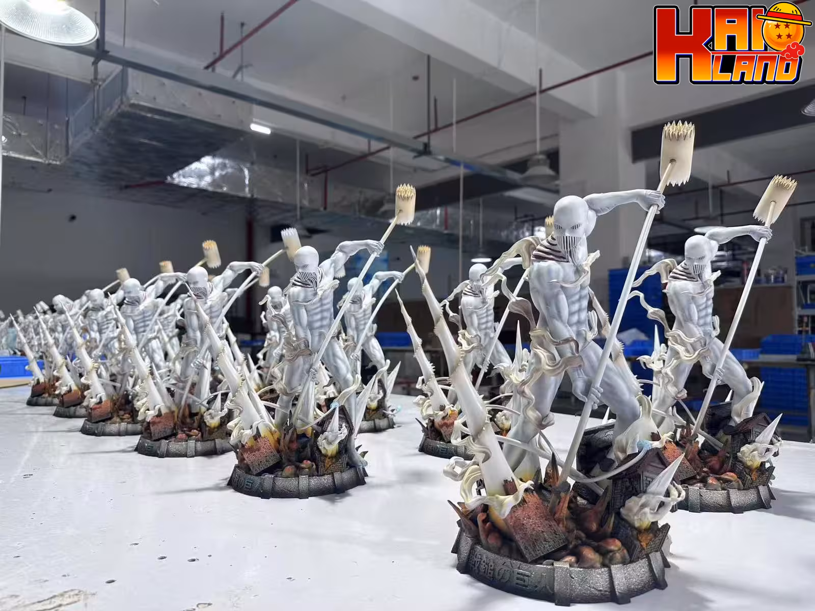Attack on Titan Giant Studio The War Hammer Titan Resin Statue