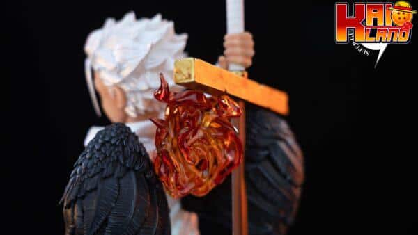 One Piece Super Guai Studio Seraphim Dracule Mihawk Resin Statue 5