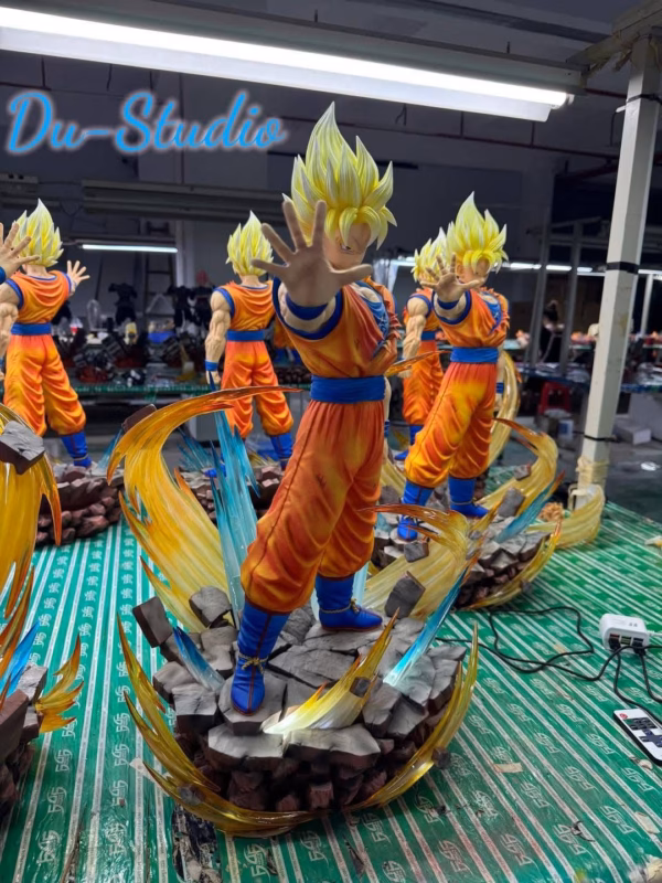 Dragon Ball Du Studio Super Saiyan Goku Resin Statue 2