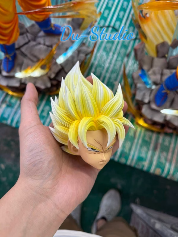 Dragon Ball Du Studio Super Saiyan Goku Resin Statue 3