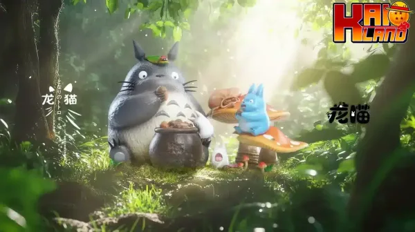 My Neighbor Totoro LongMiao Studio Eating Acorns Totoro Family Resin Statue 1