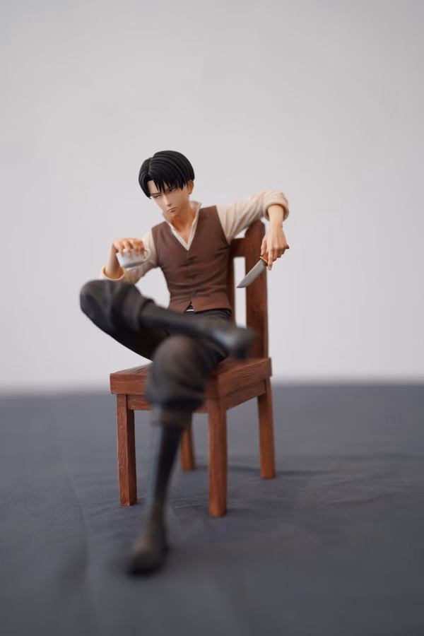 Attack on Titan Titan Studio Levi Sitting Resin Statue 4