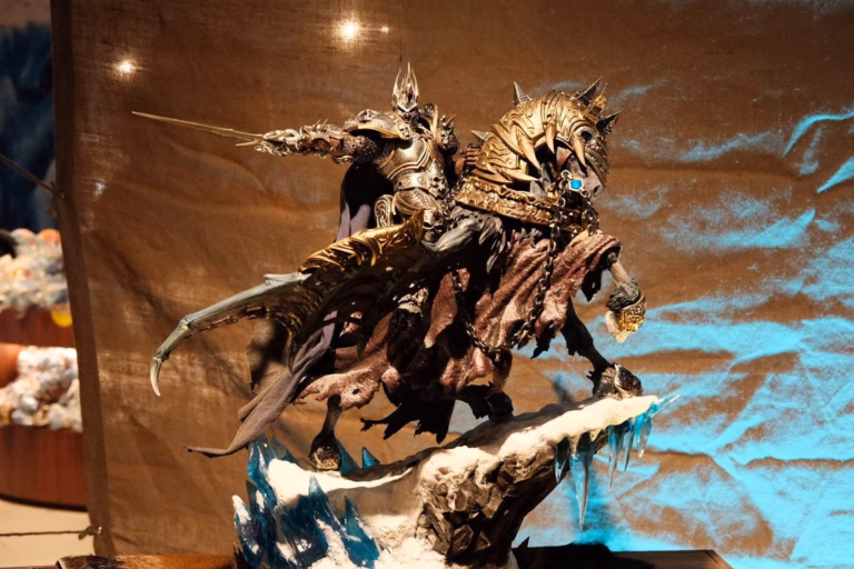 World of Warcraft Blizzard  Lich King x Invincible Licensed Resin Statue