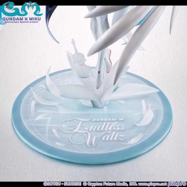 MegaHouse x Lucrea Studio Miku x Gundam PVC 5