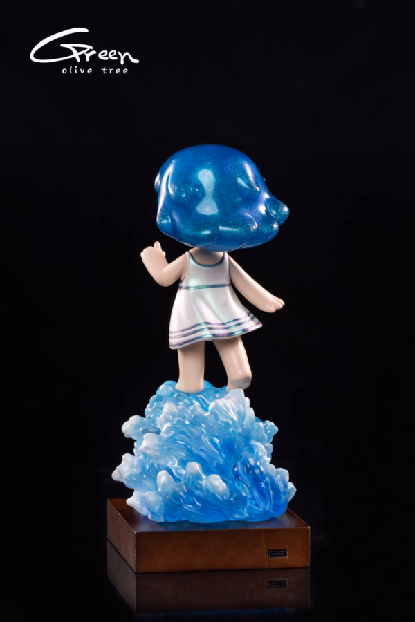 Green Olive Tree Studio Lumina Sea ​​Walking Resin Statue 5