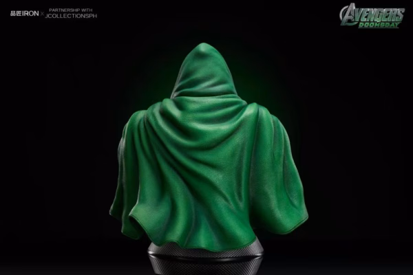 Marvel Iron Studio Marvel Doctor Doom Bust Resin Statue 3