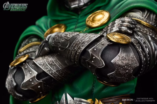 Marvel Iron Studio Marvel Doctor Doom Bust Resin Statue 4