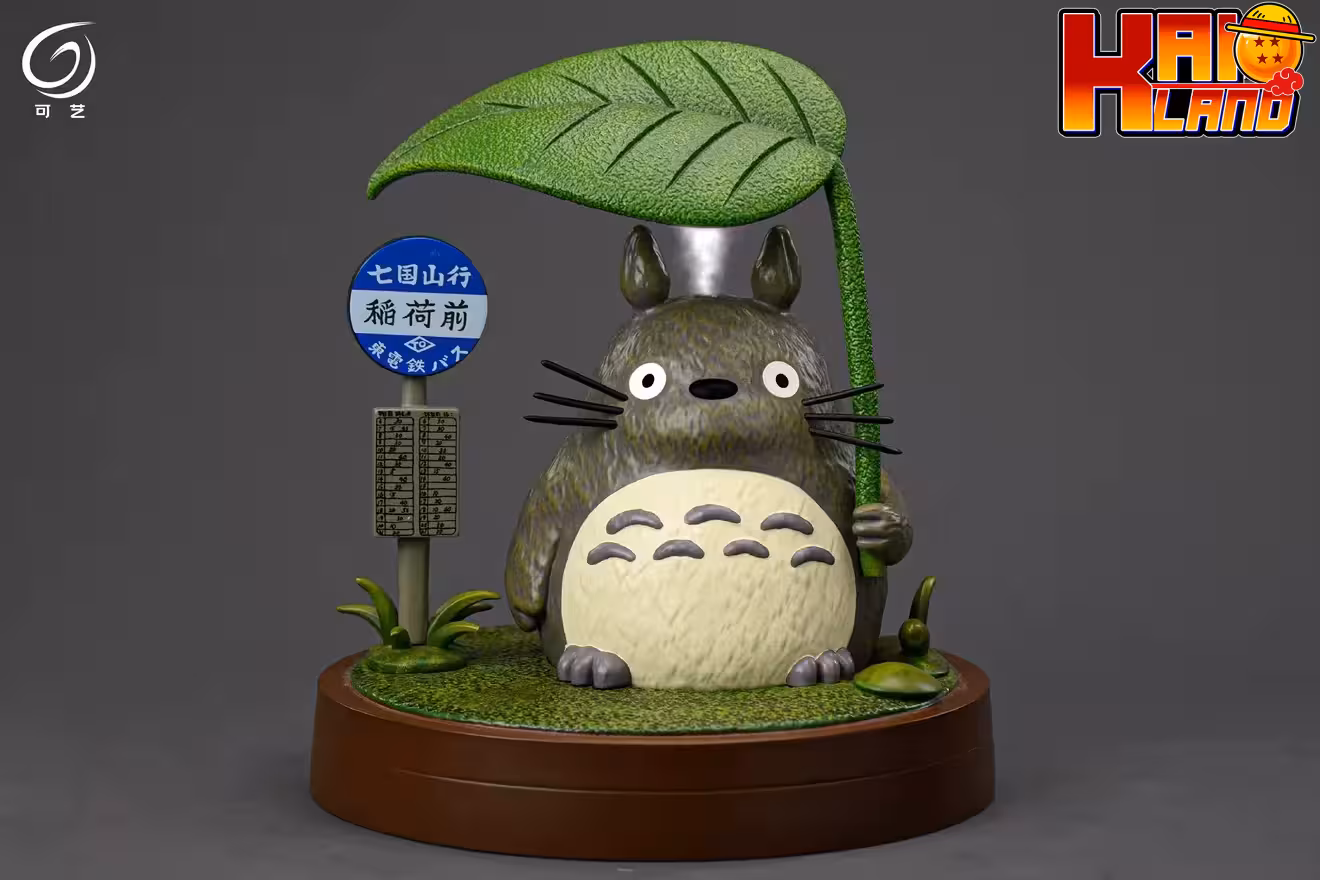 Keyi Toys Studio Totoro in the Rain Resin Statue
