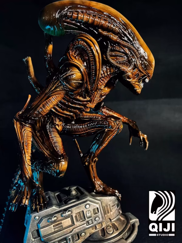Alien QiJi Studio Alien Resin Statue 2