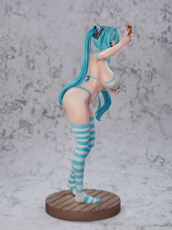 Vocaloid CROW Studio Hatsune Miku Resin Statue 2