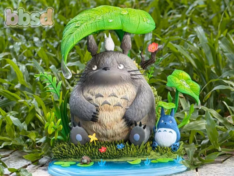 My Neighbor Totoro BBSD Studio Totoro Sheltering From The Rain Resin Statue