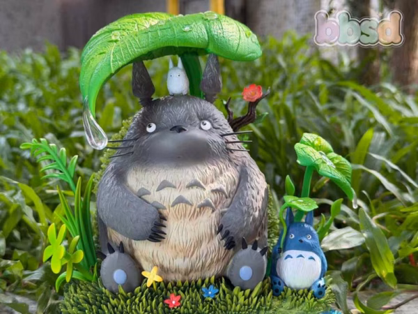 My Neighbor Totoro BBSD Studio Totoro Sheltering From The Rain Resin Statue 3